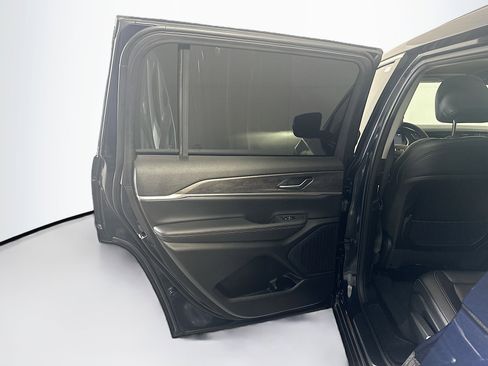 Used 2023 Jeep Grand Cherokee L Limited image 28