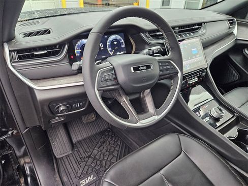 Certified 2025 Jeep Grand Cherokee Limited w/ Trailer Tow Package image 13