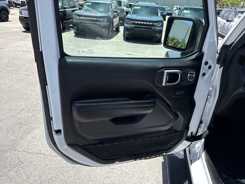 Used 2018 Jeep Wrangler Unlimited Sport S AWD/4WD image 13