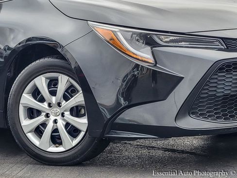 Used 2022 Toyota Corolla LE image 3