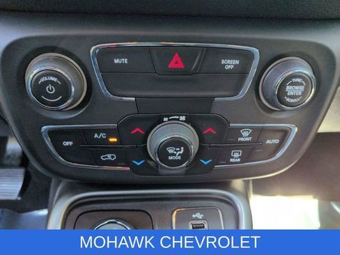 Used 2019 Jeep Compass Latitude w/ Popular Equipment Group AWD/4WD image 19