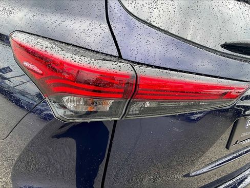 Used 2023 Toyota Highlander L image 25