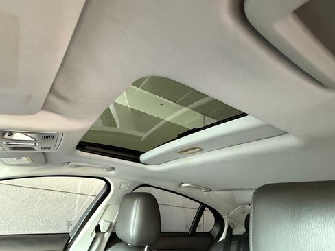 Used 2014 Jaguar XF RWD image 15