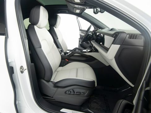 Certified 2026 Porsche Cayenne E-Hybrid Coupe AWD/4WD image 36