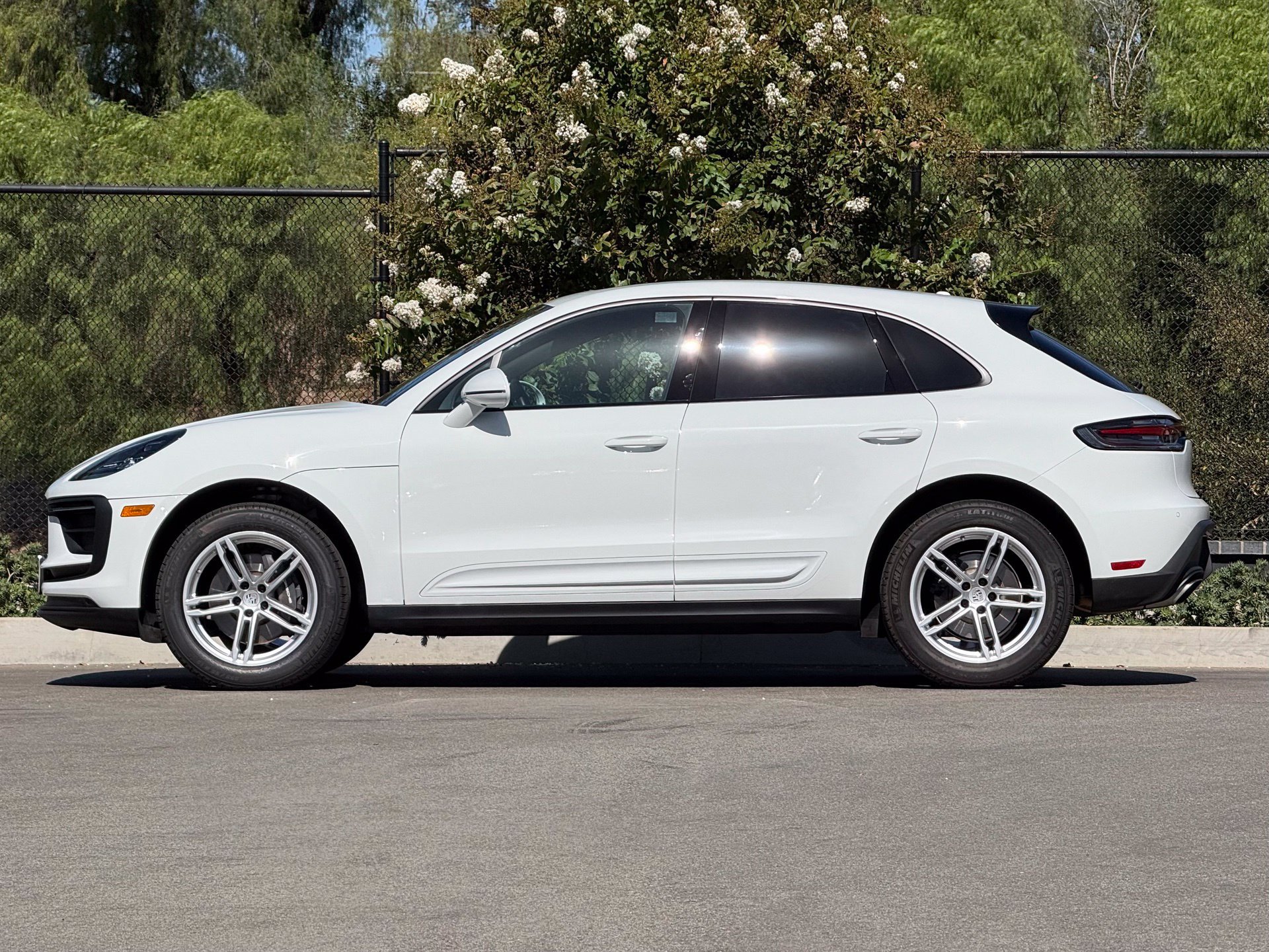 Used 2026 Porsche Macan AWD/4WD image 2