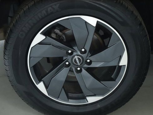 Certified 2025 Nissan Rogue SV image 12