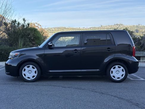 Used 2008 Scion xB FWD image 3