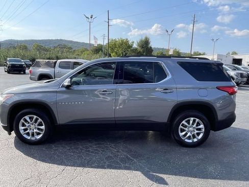 Certified 2020 Chevrolet Traverse LT FWD image 2