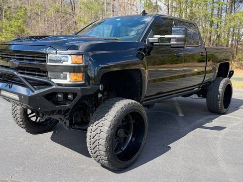 Used 2018 Chevrolet Silverado 2500 High Country w/ Duramax Plus Package image 3