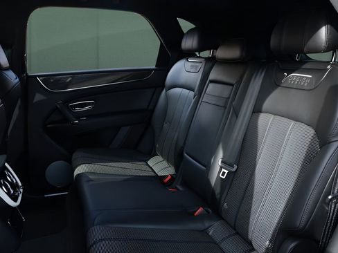 Used 2020 Bentley Bentayga Design Series AWD/4WD image 13