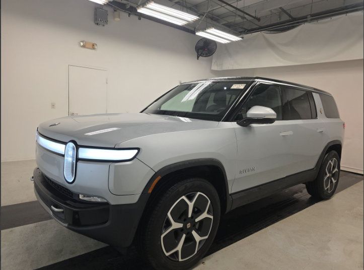 Used 2024 Rivian R1S Adventure Dual AWD/4WD image 2