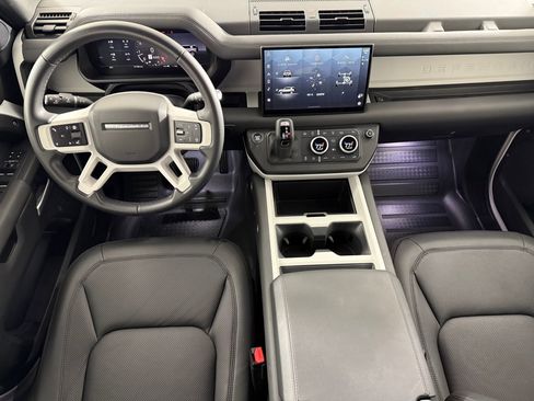 Used 2025 Land Rover Defender 110 S image 4