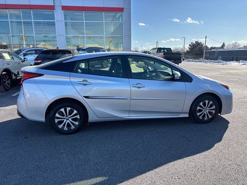 Certified 2022 Toyota Prius XLE image 2