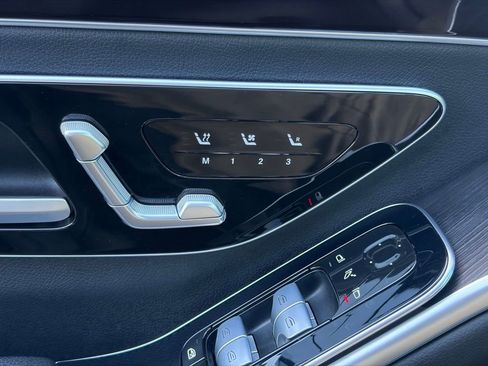 Used 2022 Mercedes-Benz S 500 4MATIC w/ AMG Line Package image 18