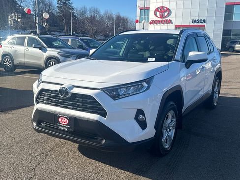 Used 2021 Toyota RAV4 XLE w/ Convenience Package image 3