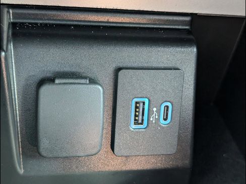 Used 2021 Ford Explorer ST w/ Equipment Group 401A AWD/4WD image 18