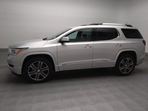 Used 2017 GMC Acadia Denali w/ Technology Package FWD image 2