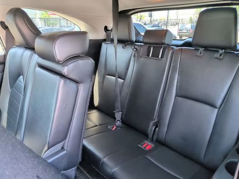 Used 2022 Toyota Highlander XLE AWD/4WD image 12