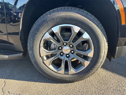 New 2026 Chevrolet Suburban LT w/ Comfort Package image 13