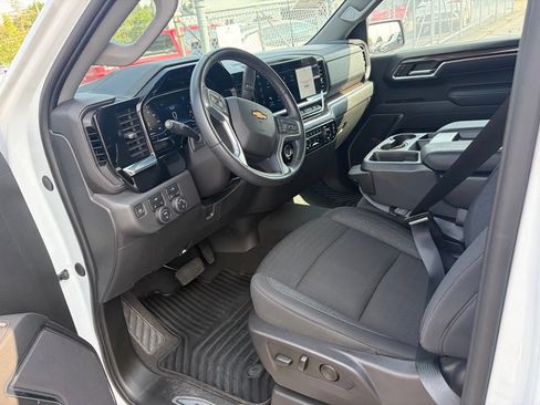 Used 2024 Chevrolet Silverado 1500 LT AWD/4WD image 10
