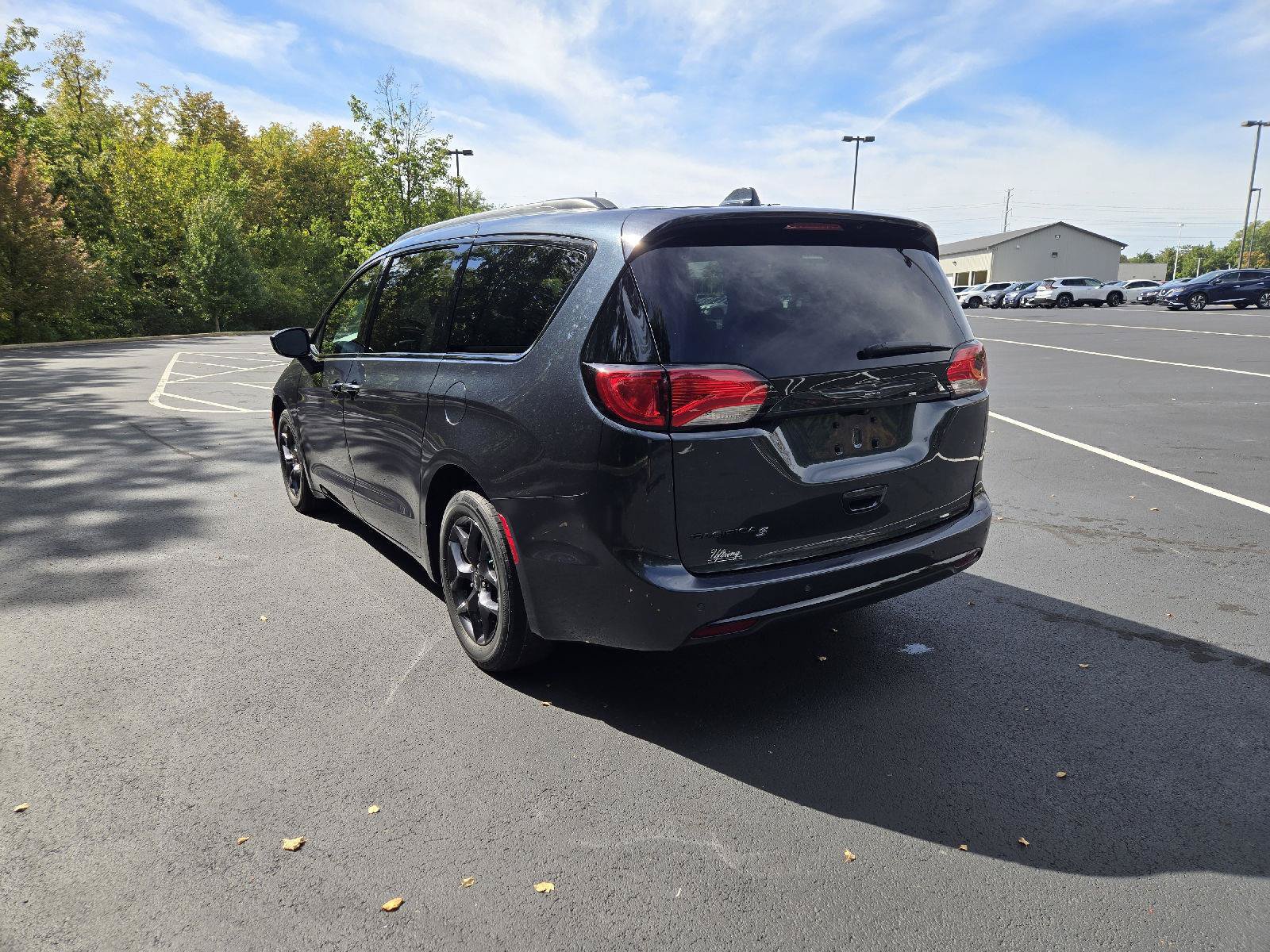 Used 2020 Chrysler Pacifica Touring-L Plus FWD image 6