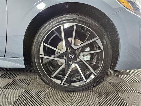 New 2025 Nissan Sentra SR FWD image 12