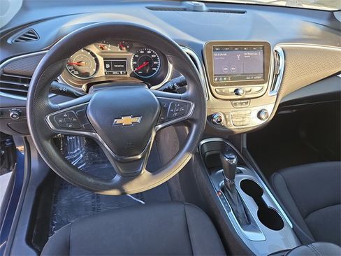 Used 2020 Chevrolet Malibu LT image 32