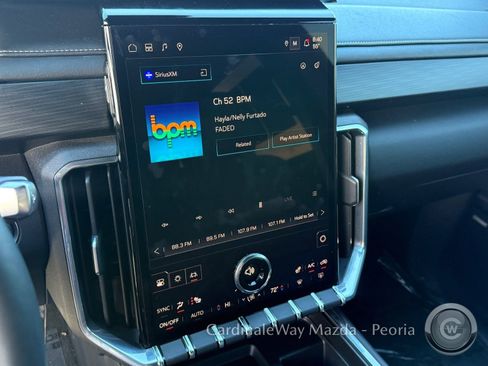 Used 2024 GMC Acadia Elevation w/ Luxury Package image 21