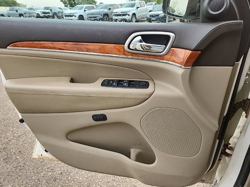 Used 2012 Jeep Grand Cherokee Overland AWD/4WD image 27