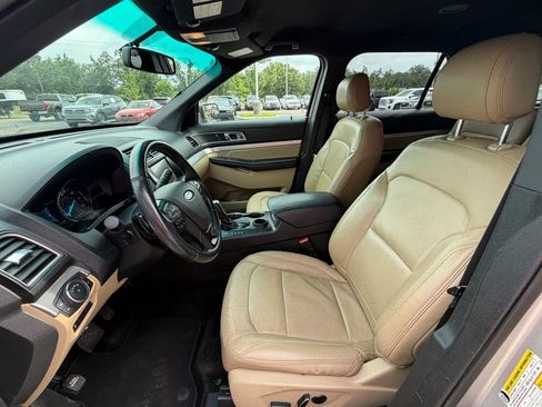 Used 2017 Ford Explorer XLT w/ Equipment Group 202A FWD image 10