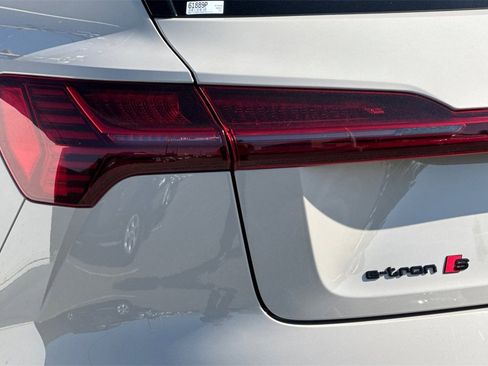 Used 2022 Audi e-tron S Prestige image 26