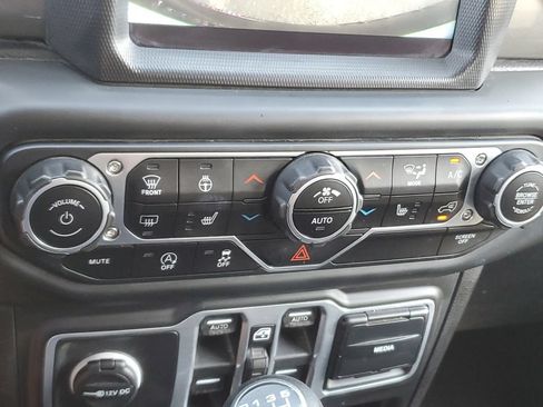 Certified 2018 Jeep Wrangler Unlimited Sahara AWD/4WD image 25