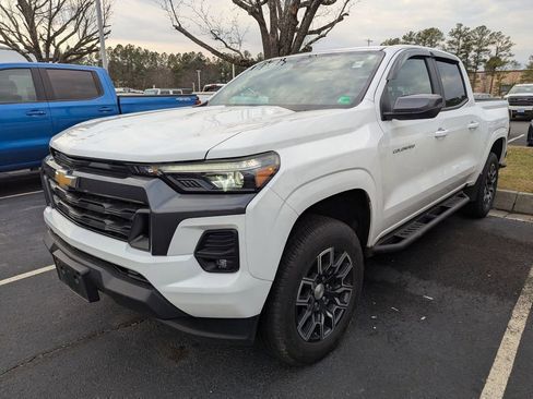 Used 2024 Chevrolet Colorado LT w/ LT Convenience Package III image 3