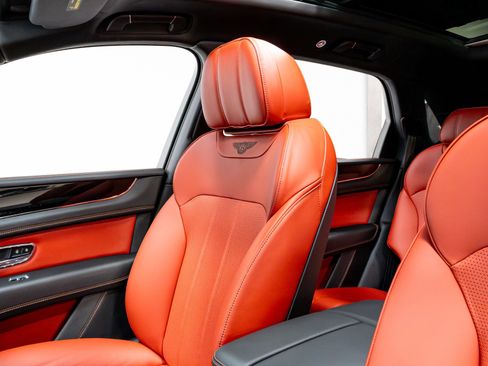 Used 2020 Bentley Bentayga V8 image 14