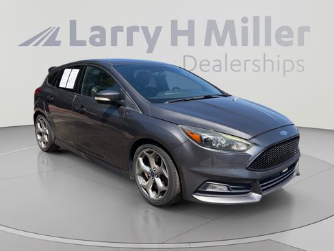 Used 2016 Ford Focus ST w/ Equipment Group 402A FWD image 7