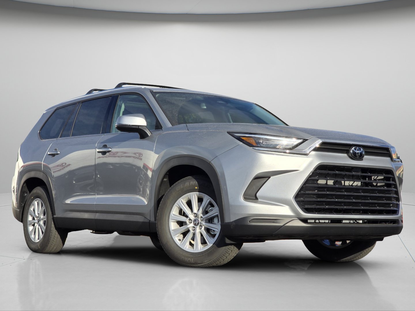 New 2026 Toyota Grand Highlander XLE FWD image 2