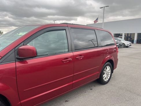 Used 2015 Dodge Grand Caravan SXT FWD image 3