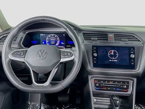 Used 2022 Volkswagen Tiguan SE AWD/4WD image 11