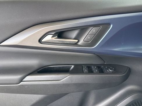 Used 2025 Chevrolet Equinox EV LT w/ Convenience Package image 17