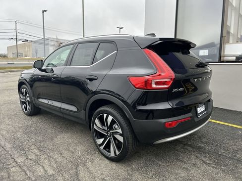 Certified 2025 Volvo XC40 B5 Plus w/ Climate Package image 6