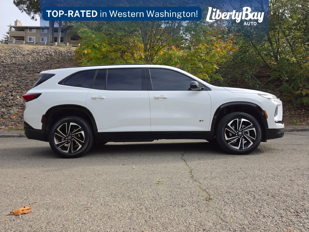 Used 2025 Buick Enclave Sport Touring w/ Power Package AWD/4WD image 4