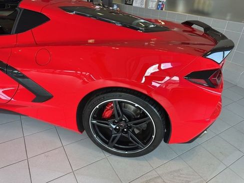 Used 2021 Chevrolet Corvette Stingray Coupe w/ Z51 Performance Package RWD image 16