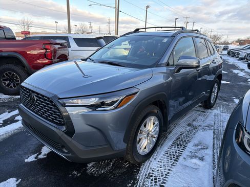 Used 2024 Toyota Corolla Cross LE image 4