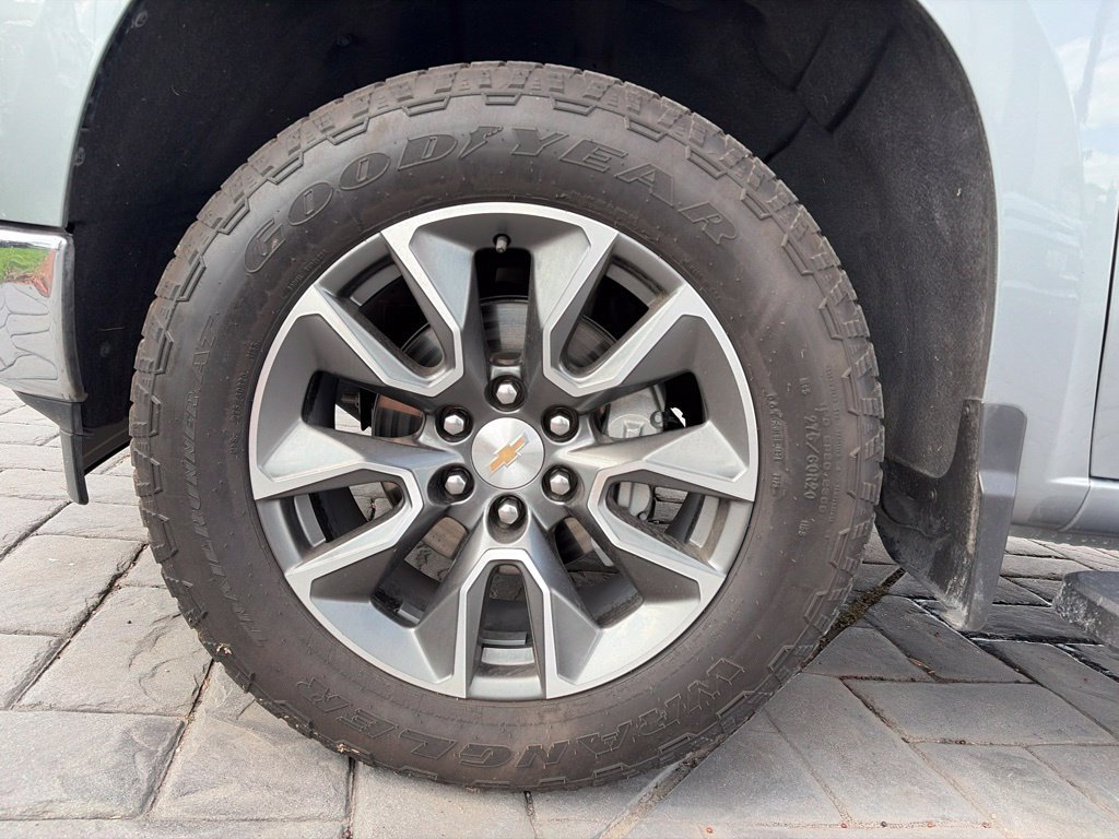 Used 2025 Chevrolet Silverado 1500 LT AWD/4WD image 20