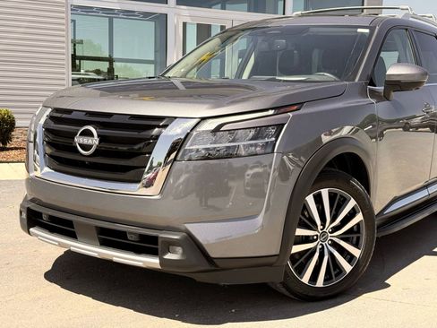 Used 2022 Nissan Pathfinder Platinum w/ Lighting Package (N93) AWD/4WD image 4