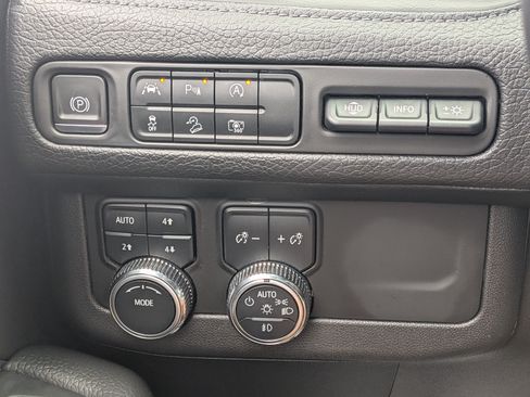 Used 2023 GMC Yukon Denali AWD/4WD image 24