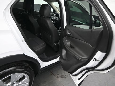 Used 2025 Buick Encore GX Preferred AWD/4WD image 11