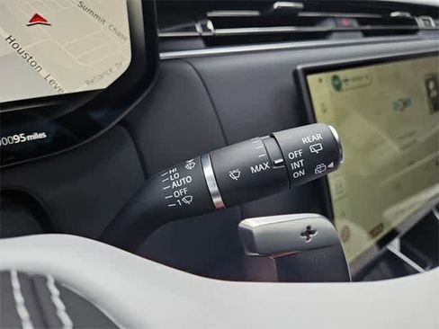 Used 2025 Land Rover Range Rover Long Wheelbase Autobiography image 30