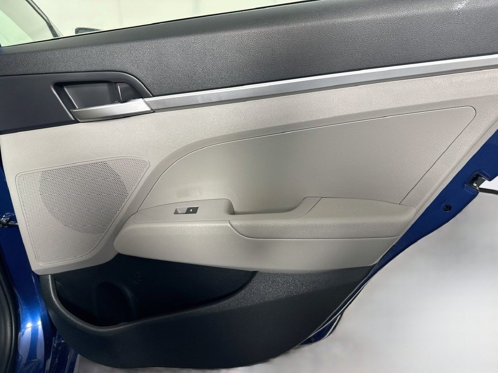 Used 2020 Hyundai Elantra SE FWD image 26