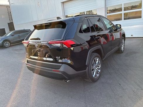 Certified 2022 Toyota RAV4 XLE Premium image 9